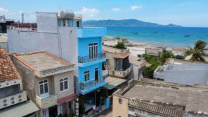 an overview of a city with buildings and the ocean at Gió Home Nhon Ly in Quy Nhon