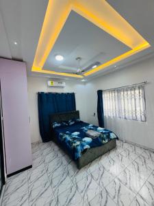 a bedroom with a bed in a room at Pebview 2 Bed Apartment in Kpone