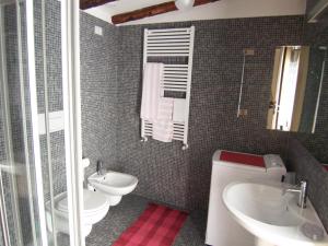 a bathroom with a white sink and a toilet at Casa Alba in Venice