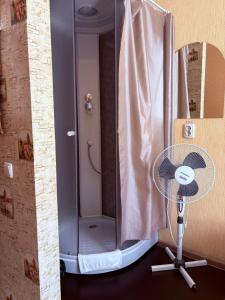 a shower with a fan and a shower curtain at Hotel Kardinal in Vinnytsya +111 photos