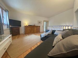 a living room with a couch and a flat screen tv at Chez Marie in Grignan