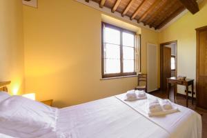a bedroom with a bed with two towels on it at Tenuta Santavenere in San Bartolomeo