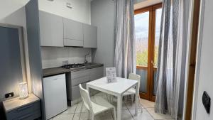 a kitchen with a table and a white table and chairs at Villa Flora in Pompei