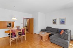 Gallery image of DAS BURGENNEST Chalet 2 - Familienchalet mit 2 Schlafzimmern - zu Fuß zur Sonnentherme in Lutzmannsburg