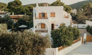 a house on the hill with a view at Villa Kyma in Aegina