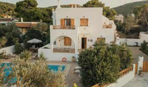 an image of a villa with a swimming pool at Villa Kyma in Aegina