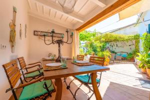 a dining room with a wooden table and chairs at Construcciones Balaguer in Mancor del Valle