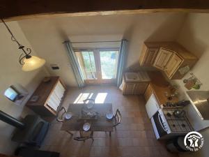 an overhead view of a kitchen with a table at Le gîte de l'encantade in Trévillach +9 photos