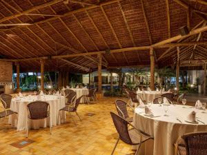 a banquet hall with white tables and chairs at Novotel Sao Jose dos Campos in São José dos Campos