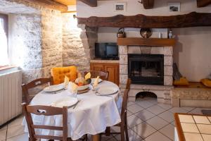 a dining room with a table and a fireplace at Gîte agnès 2/3 personnes in Laval-du-Tarn