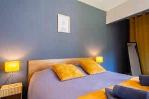 a bedroom with two yellow pillows on a bed at La maison de flavie in Sainte-Cécile-dʼAndorge