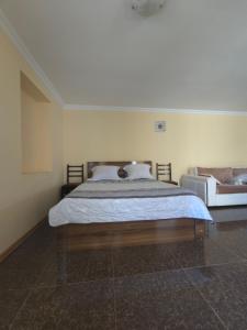 a bedroom with a large bed in a room at Guesthouse Hikari Racha in Bostana