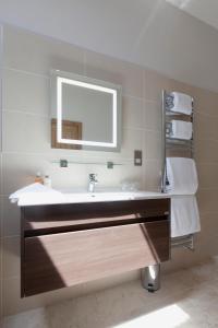 Bathroom sa Mincombe Barn Bed & Breakfast
