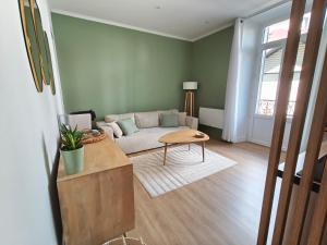 a living room with a couch and a table at Logis cosy du centre ville in Aix-les-Bains