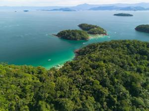 an aerial view of a group of islands in the water at Paraíso Azul Retiro in Abraão