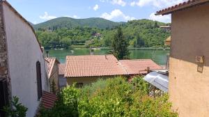 a view of a river from between two buildings at Il Nido nel Borgo in Piediluco