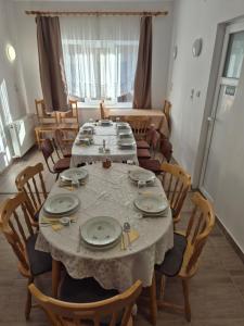 a dining room with a table and chairs at PENSIUNEA BIO in Coltău