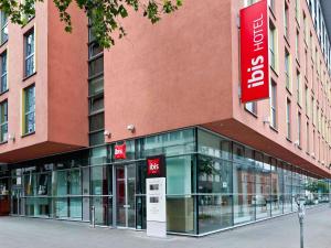 a building with a sign on the side of it at ibis Hotel Hamburg St. Pauli Messe in Hamburg