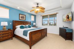 a bedroom with a bed and a ceiling fan at Mauna Lani Fairways 903 in Waikoloa