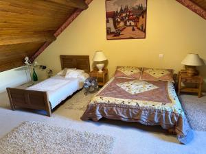 a bedroom with two beds and two lamps at La Caze in Saint-Pierre-des-Tripiers