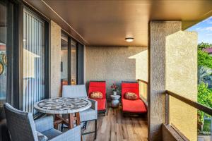 a balcony with a table and chairs and a table at Kona Pacific A306 in Kailua-Kona +39 photos