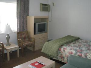 TV a/nebo společenská místnost v ubytování Mel Haven Motel