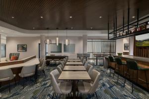a restaurant with tables and chairs and a bar at SpringHill Suites by Marriott Abilene in Abilene