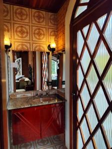 a bathroom with a red sink and a mirror at Refugio maná in Campos do Jordão +132 photos