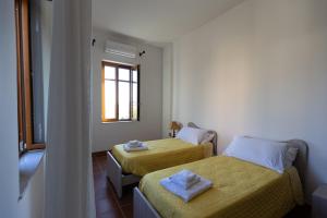 a room with two beds and a window at La Vista Colliano in Colliano