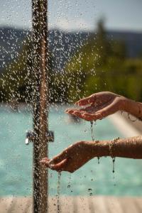 two people holding their hands in the rain at Presulis Hideaway Apartments & Restaurant in Völs am Schlern