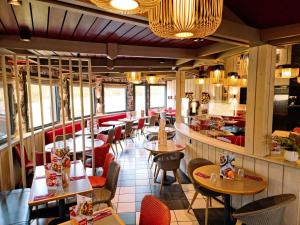 a restaurant with tables and chairs and a bar at ibis Caen Porte De Bretagne in Bretteville-sur-Odon