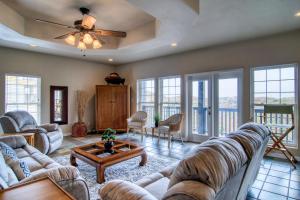a living room with couches and a table at Happy Heron in Port Aransas