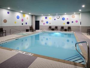a large swimming pool in a hotel room at Novotel Toronto Vaughan Centre in Vaughan