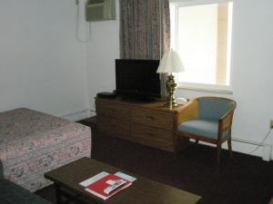 TV a/nebo společenská místnost v ubytování Mel Haven Motel