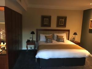 Wild Pheasant Hotel & Spa客房内的一张或多张床位