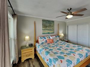 a bedroom with a bed and a ceiling fan at My Happy Place in Mustang Beach +29 photos