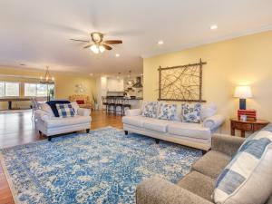 a living room with two couches and a rug at Sunrise Cove in Dandridge