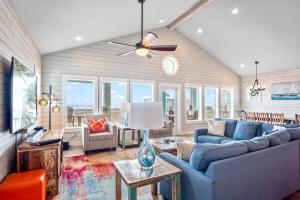 a living room with a blue couch and chairs at Beach-A-Holic in Padre Island