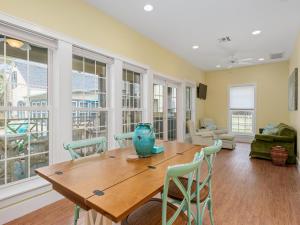 a living room with a wooden table and chairs at Magnolia Cottage in Rockport