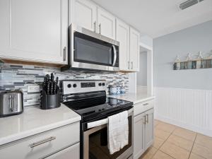 a kitchen with a stove and a microwave at LR 309 - Ms, Annies Oasis in Rockport +27 photos