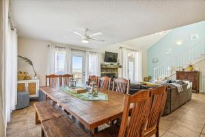 a dining room and living room with a table and chairs at La Dolce Vita Playa San Luis in Galveston
