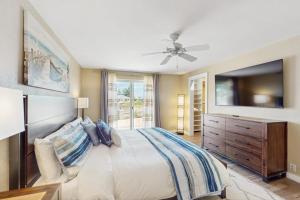 a bedroom with a large bed with a ceiling fan at Whidbey Mariners’ Retreat in Oak Harbor