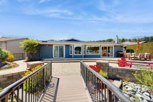 a house with a fence and a patio at Whidbey Mariners’ Retreat in Oak Harbor