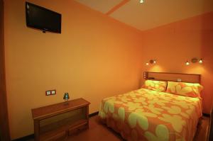 Posteľ alebo postele v izbe v ubytovaní Lets Holidays APARTMENT POOL TERRACE TOSSA DE MAR