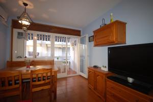 Kuchyňa alebo kuchynka v ubytovaní Lets Holidays APARTMENT POOL TERRACE TOSSA DE MAR