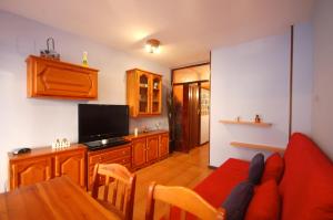 Kuchyňa alebo kuchynka v ubytovaní Lets Holidays APARTMENT POOL TERRACE TOSSA DE MAR
