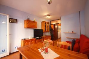 Kuchyňa alebo kuchynka v ubytovaní Lets Holidays APARTMENT POOL TERRACE TOSSA DE MAR