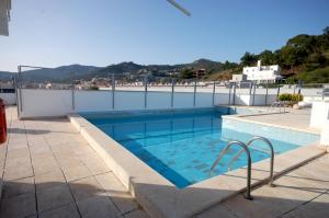 Bazén v ubytovaní Lets Holidays APARTMENT POOL TERRACE TOSSA DE MAR alebo v jeho blízkosti