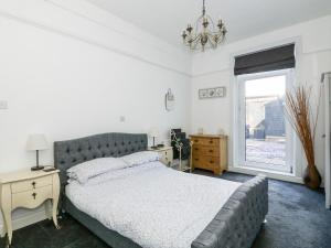 a bedroom with a large bed and a window at Northgate Ground Floor Flat in Hunstanton