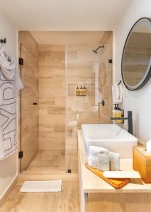 a bathroom with a tub and a shower at Hyde Mexico City Reforma in Mexico City +10 photos